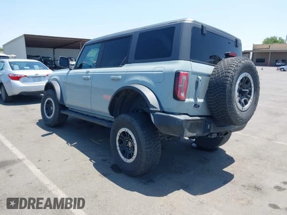✅ 2022 Ford Bronco • VIN: 1FMEE5DP6NLB34962 • Lot: 42432037. Wystawiony na IAAI z przebiegiem 101 044 mil. Bezpłatny archiwum sprzedaży aukcyjnych z USA i szczegółowy raport historii pojazdu na DreamBid. Zdjęcie 3.