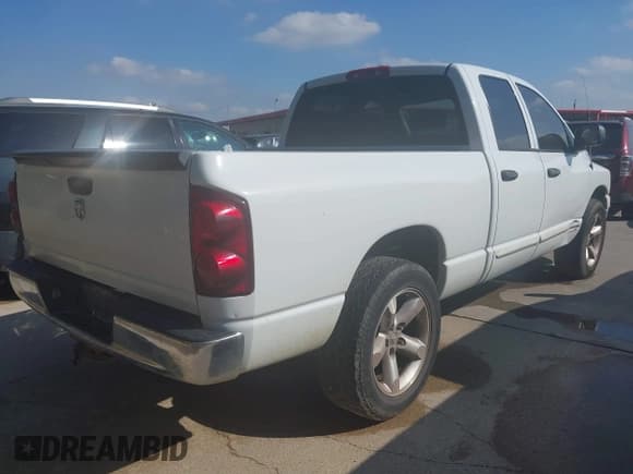 ✅ 2007 Dodge 1500 ST • VIN: 1D7HA18P57S152061 • Lot: 43552018. Wystawiony na IAAI z przebiegiem 367 024 mil. Bezpłatny archiwum sprzedaży aukcyjnych z USA i szczegółowy raport historii pojazdu na DreamBid. Zdjęcie 4.