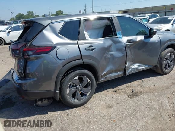 ✅ 2025 Nissan Rogue SV • VIN: 5N1BT3BAXSC801622 • Lot: 43149213. Listed on IAAI with 39,247 mi. Free auction sales archive from the USA and detailed vehicle history report at DreamBid. Image 4.