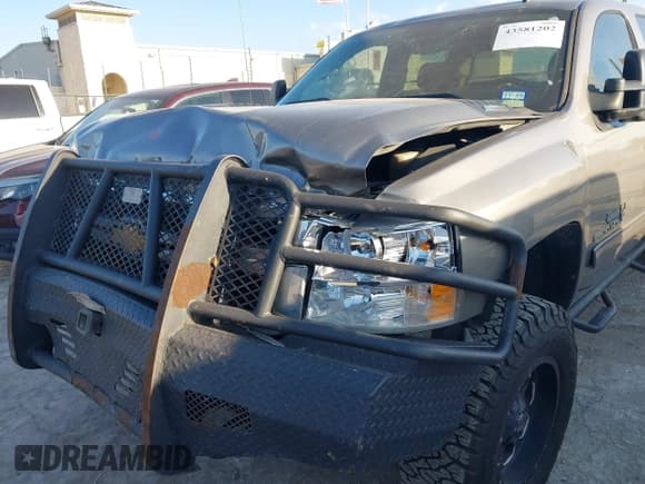 ✅ 2014 Chevrolet Silverado 2500HD LT • VIN: 1GC1KXE88EF160895 • Lot: 43581202. Wystawiony na IAAI z przebiegiem 299 042 mil. Bezpłatny archiwum sprzedaży aukcyjnych z USA i szczegółowy raport historii pojazdu na DreamBid. Zdjęcie 6.