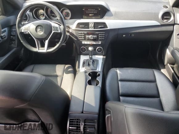 ✅ 2014 Mercedes-Benz C 250 Sport • VIN: WDDGF4HBXEA956765 • Лот: 60858855. Опубликован ранее на Copart с пробегом 113 149 миль. Бесплатный доступ к архиву аукционных продаж из США и подробный отчёт об истории автомобиля на DreamBid. Изображение 8.