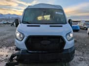 ✅ 2023 Ford Transit • VIN: 1FTBR2DG3PKA80135 • Lot: 46504465. Wystawiony na Copart z przebiegiem 21 334 mil. Bezpłatny archiwum sprzedaży aukcyjnych z USA i szczegółowy raport historii pojazdu na DreamBid. Zdjęcie 5.