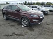 ✅ 2019 Lincoln MKC Select • VIN: 5LMCJ2D92KUL06278 • Lot: 82199585. Wystawiony na Copart z przebiegiem 62 297 mil. Bezpłatny archiwum sprzedaży aukcyjnych z USA i szczegółowy raport historii pojazdu na DreamBid. Zdjęcie 4.