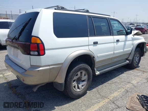 ✅ 2000 Mitsubishi Montero Sport LS • VIN: JA4LS31H1YP036855 • Lot: 42533455. Wystawiony na IAAI z przebiegiem 236 352 mil. Bezpłatny archiwum sprzedaży aukcyjnych z USA i szczegółowy raport historii pojazdu na DreamBid. Zdjęcie 4.