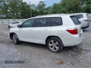 ✅ 2010 Toyota Highlander Sport • VIN: 5TDXK3EH4AS003555 • Lot: 42219422. Wystawiony na IAAI z przebiegiem 209 916 mil. Bezpłatny archiwum sprzedaży aukcyjnych z USA i szczegółowy raport historii pojazdu na DreamBid. Zdjęcie 14.