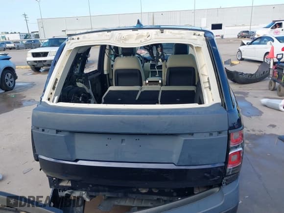 ✅ 2019 Land Rover Range Rover • VIN: SALGS2RE7KA542043 • Lot: 41091478. Listed on IAAI with 39,073 mi. Free auction sales archive from the USA and detailed vehicle history report at DreamBid. Image 17.