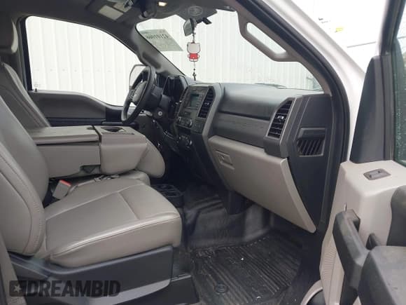 ✅ 2019 Ford F-250 XL • VIN: 1FT7W2A62KED47573 • Lot: 42101066. Wystawiony na IAAI z przebiegiem 26 075 mil. Bezpłatny archiwum sprzedaży aukcyjnych z USA i szczegółowy raport historii pojazdu na DreamBid. Zdjęcie 5.