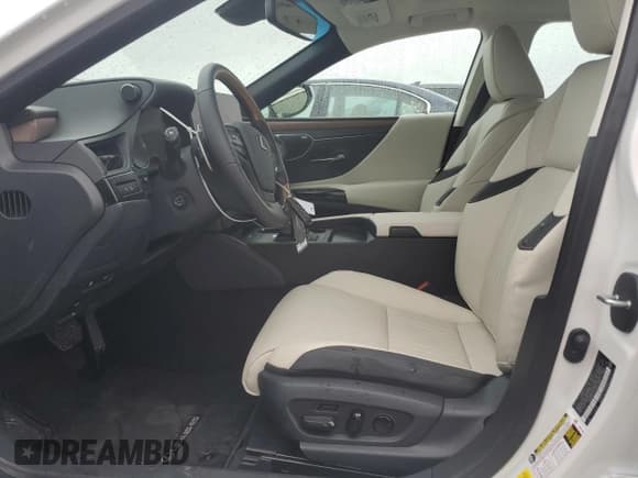 ✅ 2025 Lexus ES 300h Luxury • VIN: 58AEA1C12SU074825 • Lot: 82428905. Listed on Copart with 500 mi. Free auction sales archive from the USA and detailed vehicle history report at DreamBid. Image 7.