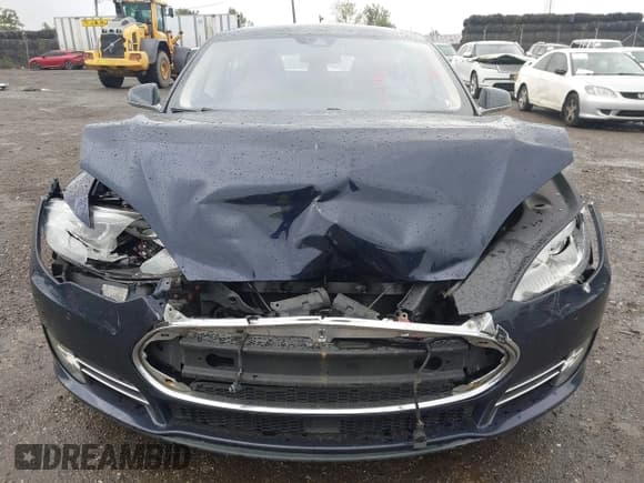 ✅ 2014 Tesla Model S P85D • VIN: 5YJSA1H25EFP64940 • Lot: 43307347. Wystawiony na IAAI z przebiegiem 132 802 mil. Bezpłatny archiwum sprzedaży aukcyjnych z USA i szczegółowy raport historii pojazdu na DreamBid. Zdjęcie 6.