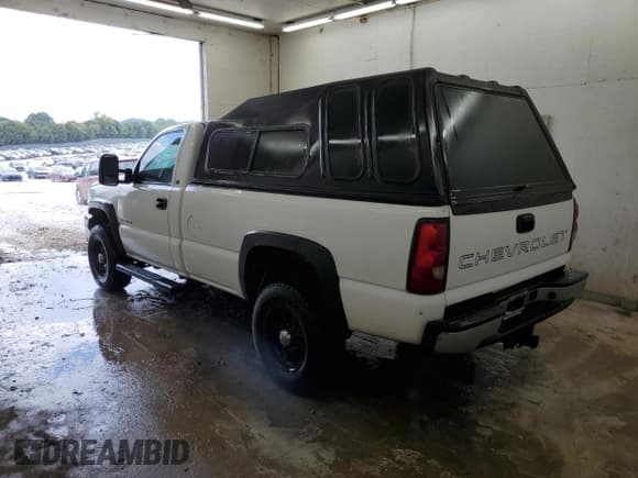 ✅ 2005 Chevrolet Silverado 2500HD Work Truck • VIN: 1GCHC24U55E304891 • Лот: 70416245. Опубликован ранее на Copart с пробегом 209 741 миль. Бесплатный доступ к архиву аукционных продаж из США и подробный отчёт об истории автомобиля на DreamBid. Изображение 2.
