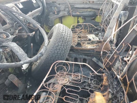 ✅ 1979 Volkswagen Karmann Ghia • VIN: 2392032753 • Lot: 66343995. Wystawiony na Copart z przebiegiem Nie podano. Bezpłatny archiwum sprzedaży aukcyjnych z USA i szczegółowy raport historii pojazdu na DreamBid. Zdjęcie 7.