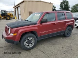 ✅ 2016 Jeep Patriot Sport SE • VIN: 1C4NJPBAXGD699335 • Lot: 71160765. Wystawiony na Copart z przebiegiem 132 295 mil. Bezpłatny archiwum sprzedaży aukcyjnych z USA i szczegółowy raport historii pojazdu na DreamBid. Zdjęcie 1.