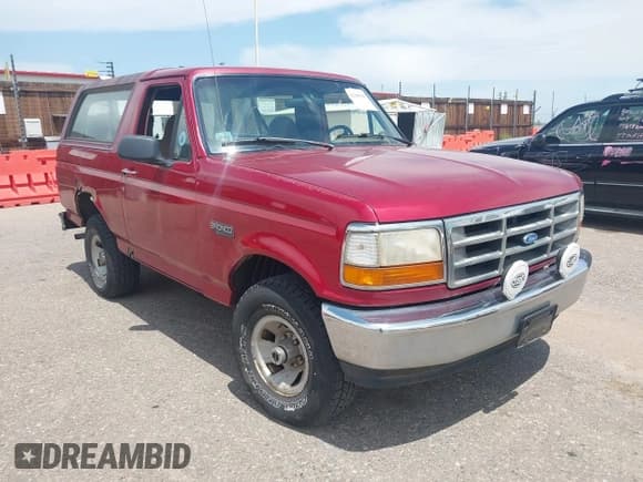 ✅ 1996 Ford Bronco XL • VIN: 1FMEU15N7TLB57947 • Lot: 42500201. Listed on IAAI with 224,982 mi. Free auction sales archive from the USA and detailed vehicle history report at DreamBid. Image 1.