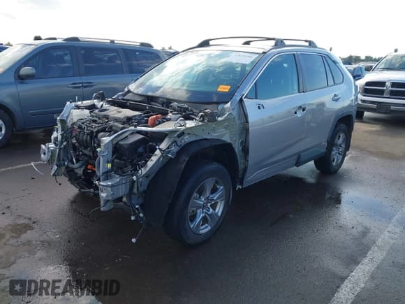 ✅ 2022 Toyota RAV4 Hybrid XLE • VIN: 4T3RWRFV8NU052766 • Lot: 43836286. Wystawiony na IAAI z przebiegiem 44 609 mil. Bezpłatny archiwum sprzedaży aukcyjnych z USA i szczegółowy raport historii pojazdu na DreamBid. Zdjęcie 2.