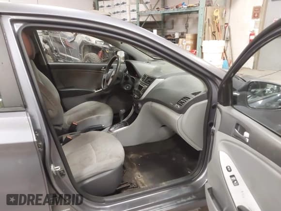 ✅ 2017 Hyundai Accent SE • VIN: KMHCT4AEXHU222616 • Lot: 43629410. Wystawiony na IAAI z przebiegiem 250 565 mil. Bezpłatny archiwum sprzedaży aukcyjnych z USA i szczegółowy raport historii pojazdu na DreamBid. Zdjęcie 5.