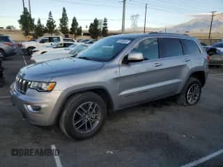 2018 Jeep Grand Cherokee Altitude z VIN 1C4RJFAG9JC402330, wystawiony jako Copart lot #85650905 z przebiegiem 147 913 mil mil oraz Szkoda całkowita • Salvage title. Historia ofert i sprzedaży dostępna na DreamBid. Obrazek 1.
