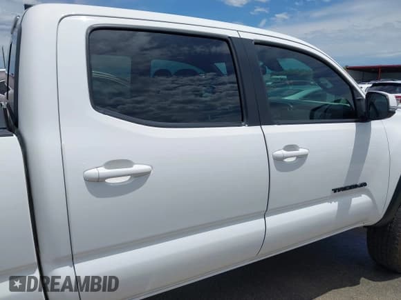 ✅ 2021 Toyota Tacoma SR5 • VIN: 5TFDZ5BN1MX063554 • Lot: 42442746. Listed on IAAI with 88,766 mi. Free auction sales archive from the USA and detailed vehicle history report at DreamBid. Image 14.