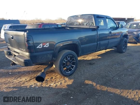 ✅ 2004 Chevrolet Silverado 2500HD LS • VIN: 1GCHK29224E242665 • Lot: 41378387. Wystawiony na IAAI z przebiegiem Nie podano. Bezpłatny archiwum sprzedaży aukcyjnych z USA i szczegółowy raport historii pojazdu na DreamBid. Zdjęcie 4.