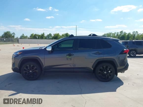 ✅ 2024 Toyota RAV4 XLE Premium • VIN: 2T3C1RFV3RC265099 • Lot: 43293552. Wystawiony na IAAI z przebiegiem 13 102 mil. Bezpłatny archiwum sprzedaży aukcyjnych z USA i szczegółowy raport historii pojazdu na DreamBid. Zdjęcie 14.