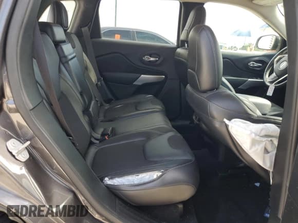 ✅ 2018 Jeep Cherokee Latitude Plus • VIN: 1C4PJMLBXJD606741 • Lot: 67196835. Wystawiony na Copart z przebiegiem 88 323 mil. Bezpłatny archiwum sprzedaży aukcyjnych z USA i szczegółowy raport historii pojazdu na DreamBid. Zdjęcie 11.