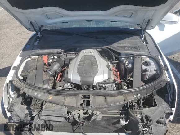 ✅ 2018 Audi A8 • VIN: WAU44AFD5JN000311 • Лот: 72820344. Опубликован ранее на Copart с пробегом 70 140 миль. Бесплатный доступ к архиву аукционных продаж из США и подробный отчёт об истории автомобиля на DreamBid. Изображение 11.