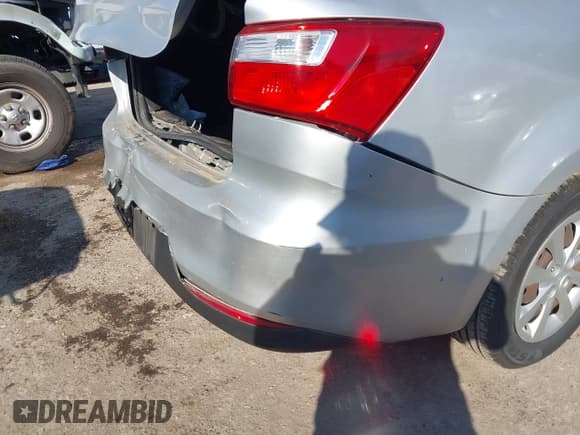 ✅ 2016 Kia Rio LX • VIN: KNADM4A30G6595300 • Lot: 43335694. Wystawiony na IAAI z przebiegiem 128 798 mil. Bezpłatny archiwum sprzedaży aukcyjnych z USA i szczegółowy raport historii pojazdu na DreamBid. Zdjęcie 6.