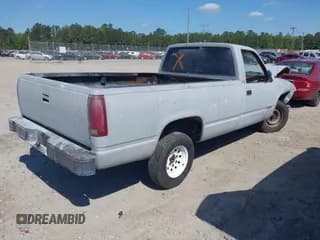 ✅ 1988 Chevrolet Silverado 2500 • VIN: 1GCFC24H4JZ186099 • Lot: 42067699. Wystawiony na IAAI z przebiegiem 174 023 mil. Bezpłatny archiwum sprzedaży aukcyjnych z USA i szczegółowy raport historii pojazdu na DreamBid. Zdjęcie 4.