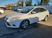 ✅ 2014 Ford Focus SE • VIN: 1FADP3F22EL460909 • Лот: 82664845. Опубликован ранее на Copart с пробегом 163 111 миль. Бесплатный доступ к архиву аукционных продаж из США и подробный отчёт об истории автомобиля на DreamBid. Изображение 1.