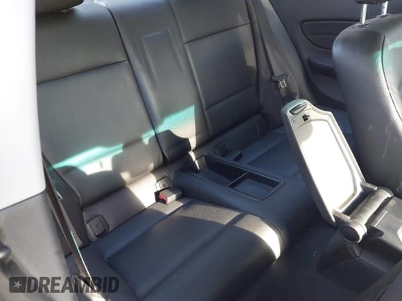 ✅ 2013 BMW 1 Series 128i • VIN: WBAUP9C52DVS94371 • Lot: 43637948. Wystawiony na IAAI z przebiegiem 135 754 mil. Bezpłatny archiwum sprzedaży aukcyjnych z USA i szczegółowy raport historii pojazdu na DreamBid. Zdjęcie 8.