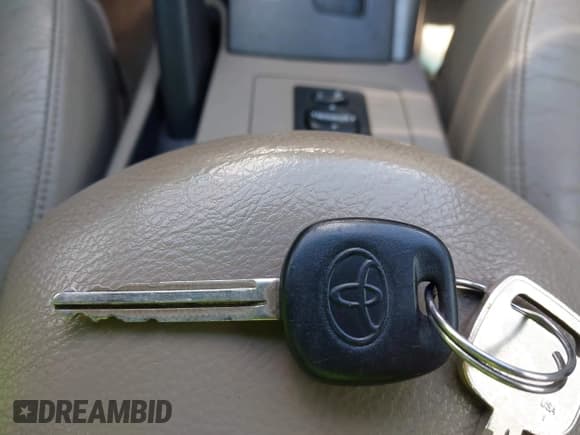 ✅ 2006 Toyota RAV4 Limited • VIN: JTMBK31VX65000193 • Lot: 42606181. Wystawiony na IAAI z przebiegiem 184 552 mil. Bezpłatny archiwum sprzedaży aukcyjnych z USA i szczegółowy raport historii pojazdu na DreamBid. Zdjęcie 11.