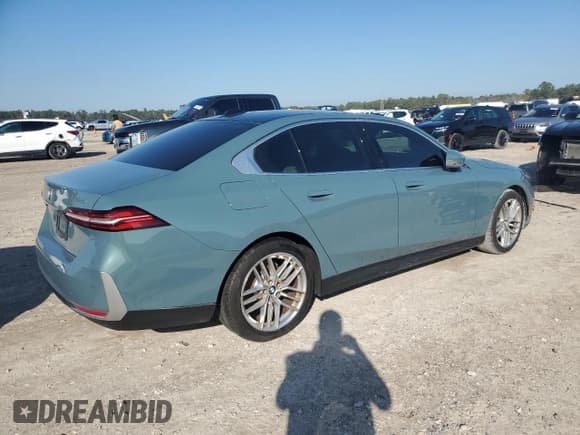 ✅ 2024 BMW 5 Series 530i • VIN: WBA43FJ0XRCP78759 • Лот: 85155834. Опубликован ранее на Copart с пробегом Не указан. Бесплатный доступ к архиву аукционных продаж из США и подробный отчёт об истории автомобиля на DreamBid. Изображение 3.