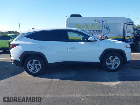 ✅ 2024 Hyundai Tucson SE • VIN: 5NMJA3DE8RH337411 • Lot: 43307339. Wystawiony na IAAI z przebiegiem 21 973 mil. Bezpłatny archiwum sprzedaży aukcyjnych z USA i szczegółowy raport historii pojazdu na DreamBid. Zdjęcie 13.