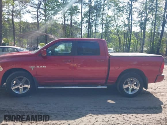 ✅ 2009 Dodge 1500 Sport • VIN: 1D3HB13T69S810041 • Lot: 42115359. Wystawiony na IAAI z przebiegiem 209 200 mil. Bezpłatny archiwum sprzedaży aukcyjnych z USA i szczegółowy raport historii pojazdu na DreamBid. Zdjęcie 14.