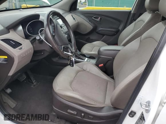 ✅ 2014 Hyundai Tucson SE • VIN: KM8JUCAG1EU901590 • Lot: 54757995. Wystawiony na Copart z przebiegiem 109 680 mil. Bezpłatny archiwum sprzedaży aukcyjnych z USA i szczegółowy raport historii pojazdu na DreamBid. Zdjęcie 7.