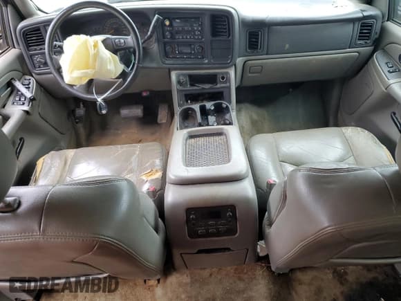 ✅ 2004 Chevrolet Suburban Z71 • VIN: 3GNFK16Z84G112554 • Лот: 79292024. Опубликован ранее на Copart с пробегом Не указан. Бесплатный доступ к архиву аукционных продаж из США и подробный отчёт об истории автомобиля на DreamBid. Изображение 8.