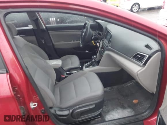 ✅ 2018 Hyundai Elantra Value Edition • VIN: 5NPD84LF0JH228649 • Лот: 43530588. Опубликован ранее на IAAI с пробегом 131 575 миль. Бесплатный доступ к архиву аукционных продаж из США и подробный отчёт об истории автомобиля на DreamBid. Изображение 5.