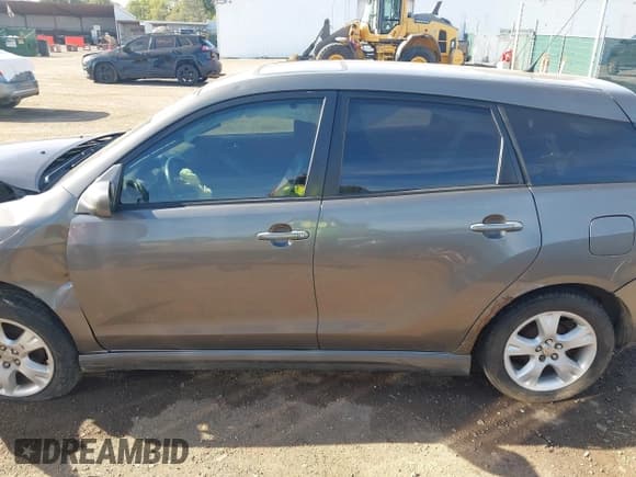 ✅ 2006 Toyota Matrix XR • VIN: 2T1KR30E46C566141 • Lot: 43425411. Wystawiony na IAAI z przebiegiem 221 207 mil. Bezpłatny archiwum sprzedaży aukcyjnych z USA i szczegółowy raport historii pojazdu na DreamBid. Zdjęcie 15.