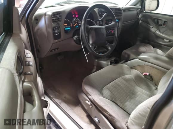 1999 Chevrolet Blazer LS z VIN 1GNCT18W8XK128169, wystawiony jako Copart lot #44260965 z przebiegiem 104 790 mil mil oraz Szkoda całkowita • Salvage title. Historia ofert i sprzedaży dostępna na DreamBid. Obrazek 8.