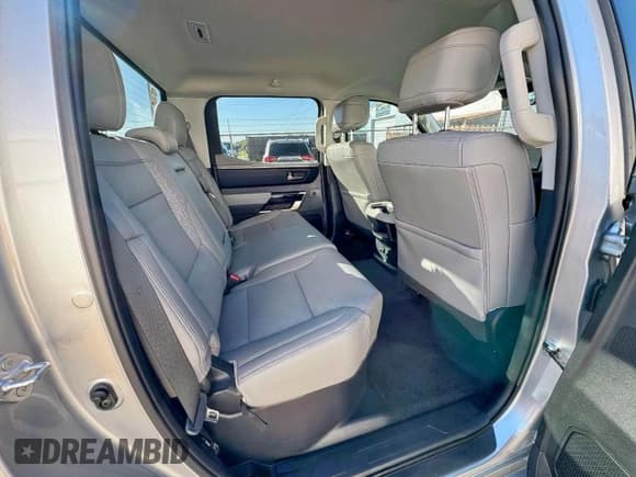 ✅ 2024 Toyota Tundra Limited • VIN: 5TFJA5DB3RX203060 • Lot: 92344635. Wystawiony na Copart z przebiegiem 23 968 mil. Bezpłatny archiwum sprzedaży aukcyjnych z USA i szczegółowy raport historii pojazdu na DreamBid. Zdjęcie 6.