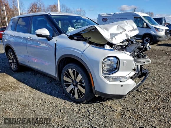 ✅ 2025 Mitsubishi Outlander SE • VIN: JA4J4VA84SZ042979 • Lot: 93745215. Wystawiony na Copart z przebiegiem 12 944 mil. Bezpłatny archiwum sprzedaży aukcyjnych z USA i szczegółowy raport historii pojazdu na DreamBid. Zdjęcie 4.