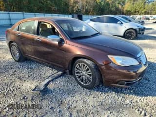 ✅ 2012 Chrysler 200 Limited • VIN: 1C3CCBCB7CN257956 • Лот: 92866985. Опубликован ранее на Copart с пробегом Не указан. Бесплатный доступ к архиву аукционных продаж из США и подробный отчёт об истории автомобиля на DreamBid. Изображение 4.