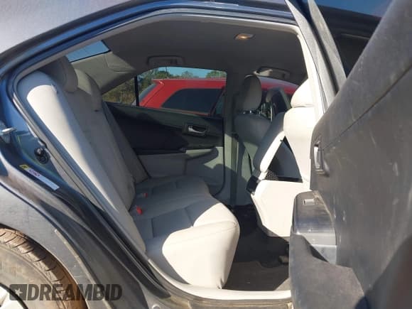 ✅ 2012 Toyota Camry SE • VIN: 4T1BF1FK9CU550053 • Lot: 43696983. Wystawiony na IAAI z przebiegiem 181 732 mil. Bezpłatny archiwum sprzedaży aukcyjnych z USA i szczegółowy raport historii pojazdu na DreamBid. Zdjęcie 8.