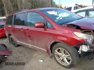 ✅ 2012 Toyota Sienna LE • VIN: 5TDJK3DC9CS038686 • Лот: 43716572. Опубликован ранее на IAAI с пробегом Не указан. Бесплатный доступ к архиву аукционных продаж из США и подробный отчёт об истории автомобиля на DreamBid. Изображение 1.