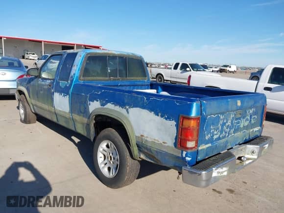 1992 Dodge Dakota with VIN 1B7GL23Y3NS521065, listed as a IAAI auction lot 41735342 with 197,032 mi miles and . Bid and sale history available at DreamBid. Image 3.