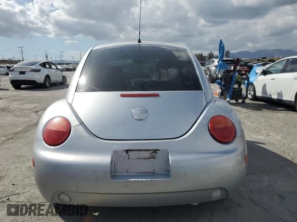 ✅ 2005 Volkswagen Beetle GLS • VIN: 3VWCK31C75M413651 • Lot: 57092005. Wystawiony na Copart z przebiegiem 168 144 mil. Bezpłatny archiwum sprzedaży aukcyjnych z USA i szczegółowy raport historii pojazdu na DreamBid. Zdjęcie 6.
