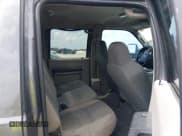 ✅ 2009 Ford F-250 XL • VIN: 1FTSW21519EB01299 • Lot: 42491327. Wystawiony na IAAI z przebiegiem 235 705 mil. Bezpłatny archiwum sprzedaży aukcyjnych z USA i szczegółowy raport historii pojazdu na DreamBid. Zdjęcie 8.