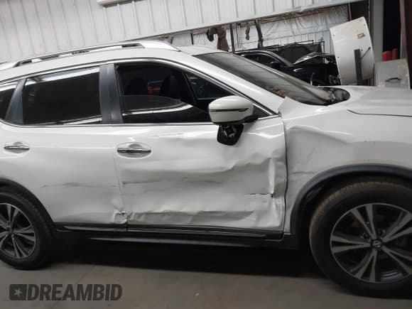 ✅ 2017 Nissan Rogue SV • VIN: JN8AT2MT0HW386900 • Lot: 42598705. Listed on IAAI with 127,302 mi. Free auction sales archive from the USA and detailed vehicle history report at DreamBid. Image 12.