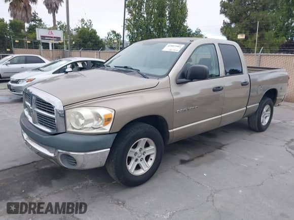 2007 Dodge 1500 ST z VIN 1D7HA18K57J540109, wystawiony jako IAAI lot #42807587 z przebiegiem 186 822 mil mil oraz . Historia ofert i sprzedaży dostępna na DreamBid. Obrazek 6.