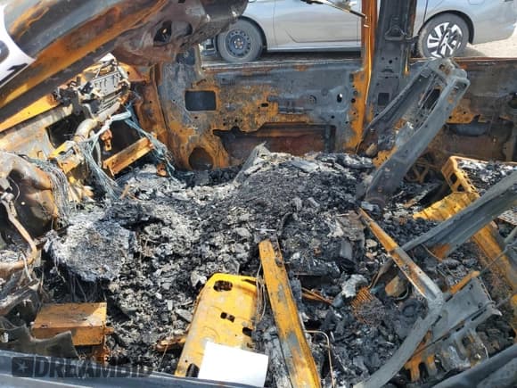 ✅ 2013 Chevrolet Avalanche LTZ • VIN: 3GNTKGE71DG373921 • Lot: 55142015. Wystawiony na Copart z przebiegiem Nie podano. Bezpłatny archiwum sprzedaży aukcyjnych z USA i szczegółowy raport historii pojazdu na DreamBid. Zdjęcie 7.