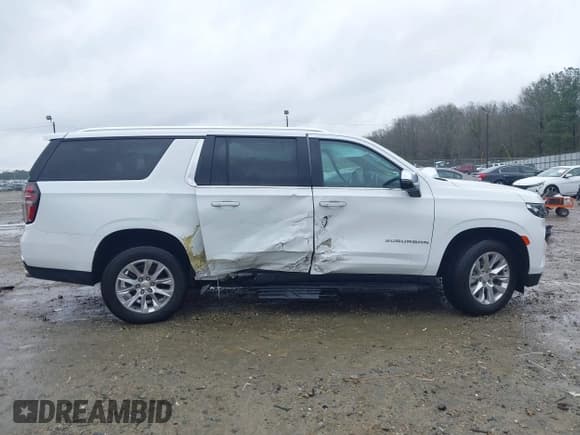 ✅ 2022 Chevrolet Suburban Premier • VIN: 1GNSKFKD6NR238466 • Lot: 41761510. Wystawiony na IAAI z przebiegiem 66 128 mil. Bezpłatny archiwum sprzedaży aukcyjnych z USA i szczegółowy raport historii pojazdu na DreamBid. Zdjęcie 13.
